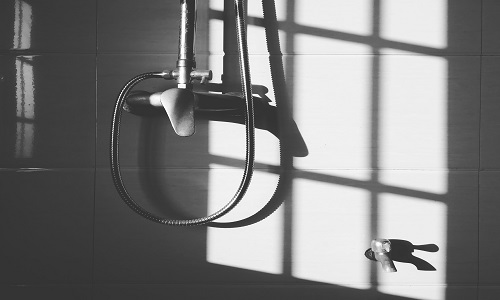 Lees meer over het artikel Schimmel in de douche | Tips ter voorkoming en verwijdering!